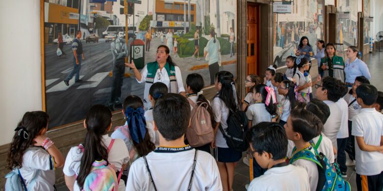 Alumnos de la Escuela Eustaquio Buelna conocen la historia del Ayuntamiento de Culiacán