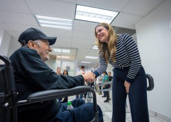 Ana Miriam Ramos brinda respuesta a gestiones ciudadanas con la entrega de 20 sillas de ruedas