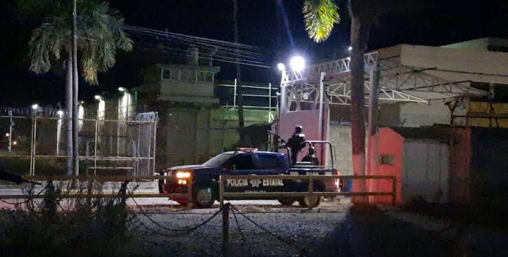 Motín en el penal de Aguaruto tras revisión sorpresa; más de 500 elementos resguardan la prisión