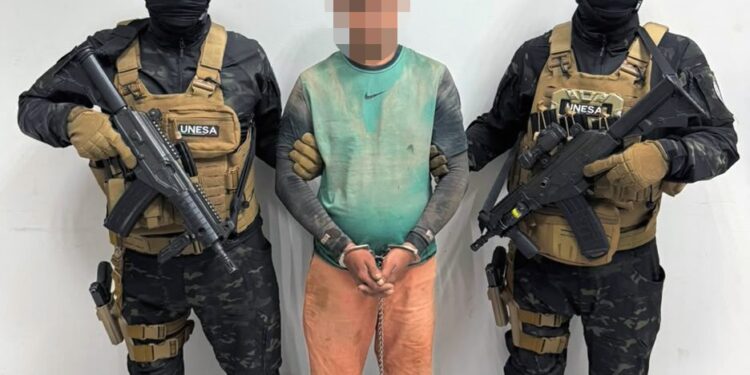 Ejecuta Fiscalía de Sinaloa orden de aprehensión por feminicidio agravado tras localizarlo en Sonora