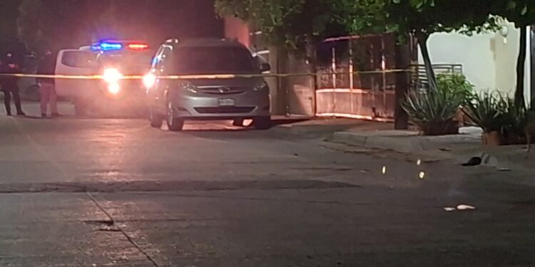 Atacan a balazos a un hombre en la colonia Revolución; se debate entre la vida y la muerte