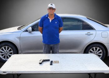 En distintos hechos, detienen a un civil con arma con cargador y un sedán; también aseguraron otra unidad con cartuchos