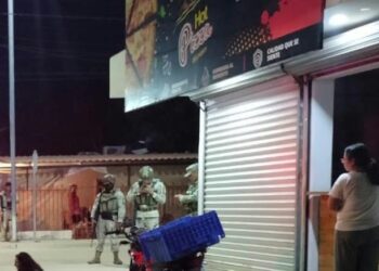 Asesinan a balazos a joven repartidor frente a pizzería en Lomas de Rodriguera