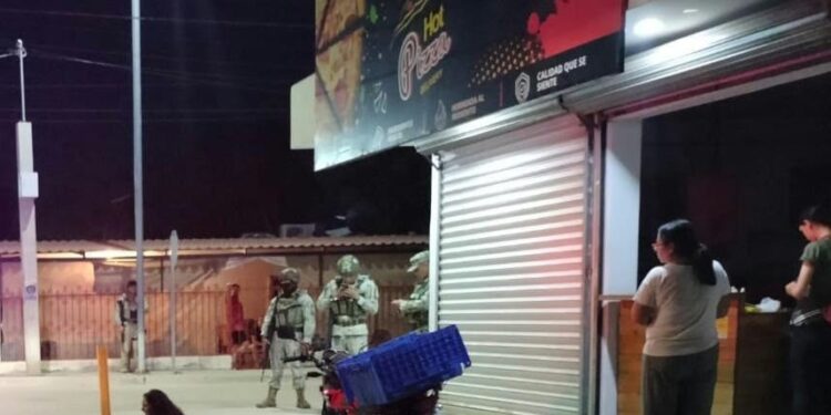 Asesinan a balazos a joven repartidor frente a pizzería en Lomas de Rodriguera