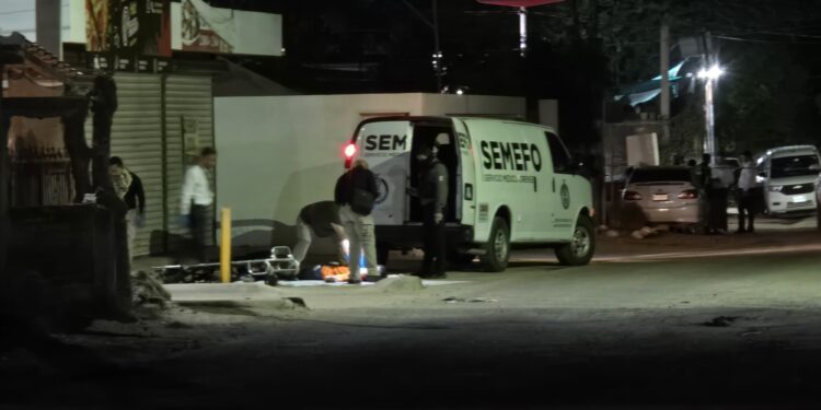 Asesinan a dos hombres en un negocio de sushi en Villa Bonita, al sur de Culiacán