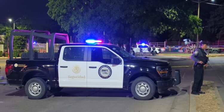 Asesinan y abandonan a un hombre a un costado de gasolinera cerca de la Torre Académica de la UAS