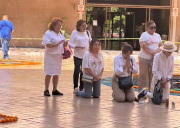 Entre veladoras y oraciones, feligreses exigen encontrar con vida a sacerdote desaparecido en Culiacán