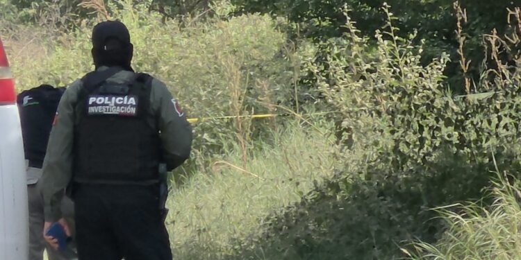 Localizan a hombre decapitado junto al río Culiacán; buscan la cabeza entre la maleza
