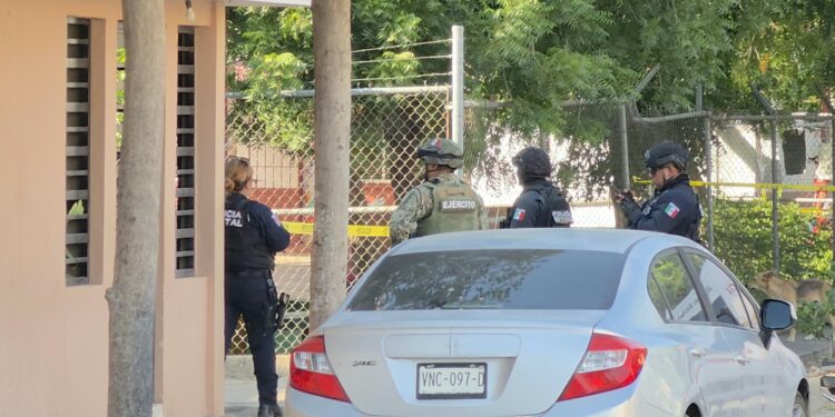 Asesinan a balazos a un hombre frente a primaria en Infonavit Barrancos