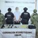 Detiene a un hombre; le aseguran armas de fuego y dosis de presunta metanfetamina
