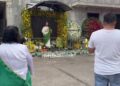 Entre flores, veladoras y música de banda celebran a San Judas Tadeo en Culiacán