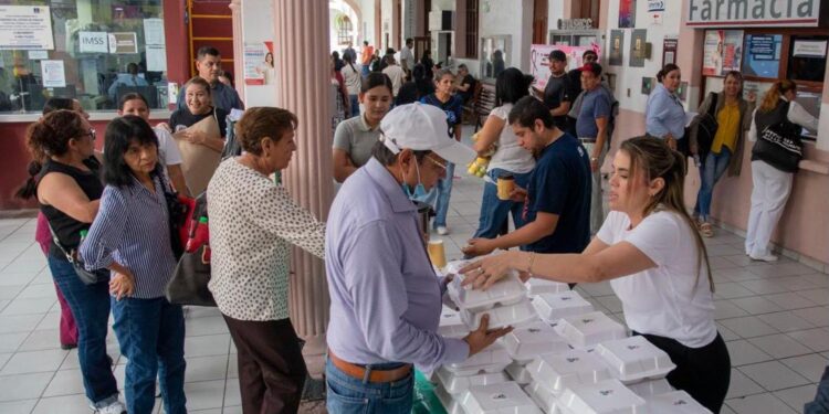 Ana Miriam Ramos visita a familiares de pacientes hospitalizados en el Hospital Civil