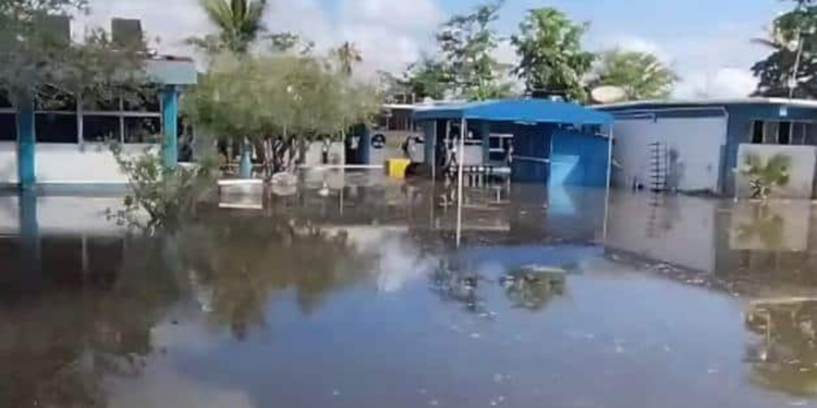 El agua no se va del CETMAR 13; comunidad escolar pide apoyo para recuperar el plantel