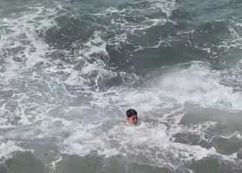 Fuerte oleaje en Mazatlán cobra la vida de conocido clavadista; se registran olas de hasta tres metros